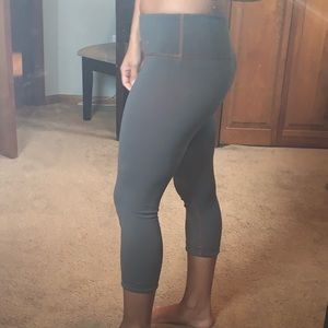 Lululemon reversible crops size 4